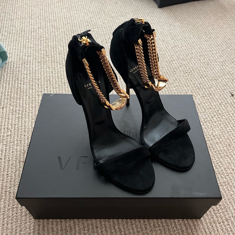Versace heels worn once in amazing condition size 39 1/2